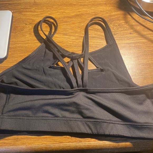 Victoria’s Secret Black Cut Out Sports Bra. Size large - Picture 2 of 3